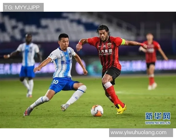 天津队迎战上海上港争夺中超联赛关键三分全力以赴展现球队实力